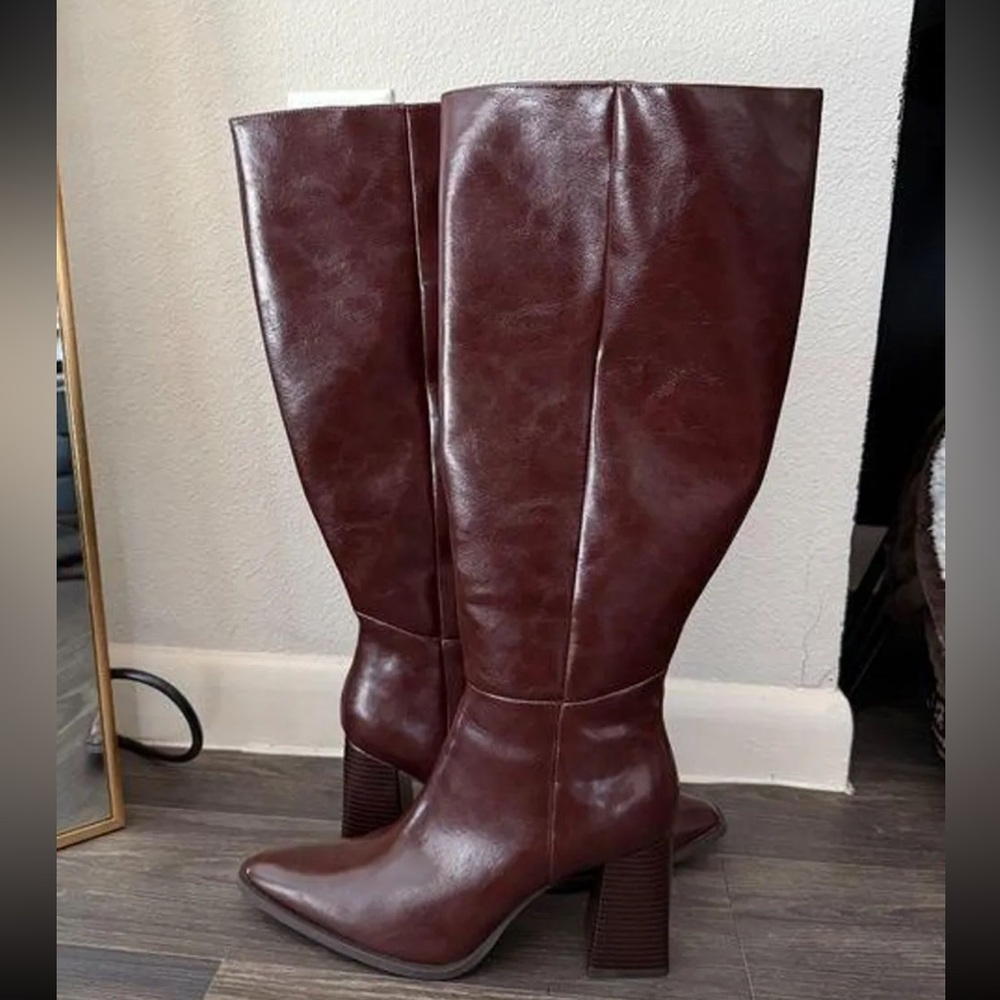 Chic Leather Heeled Boots